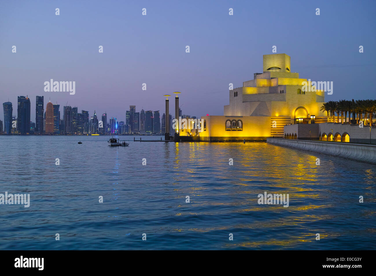 Doha. Katar. Museum für islamische Kunst von I.M.Pei entworfen. Stockfoto