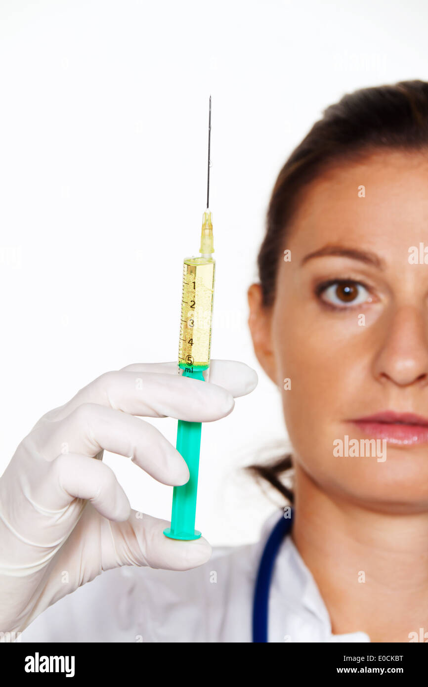 Junger Arzt inoculates Patienten gegen Krankheiten und Grippe, Junger Arzt Impft Patienten Gegen Krankheiten Und Grippe. Stockfoto