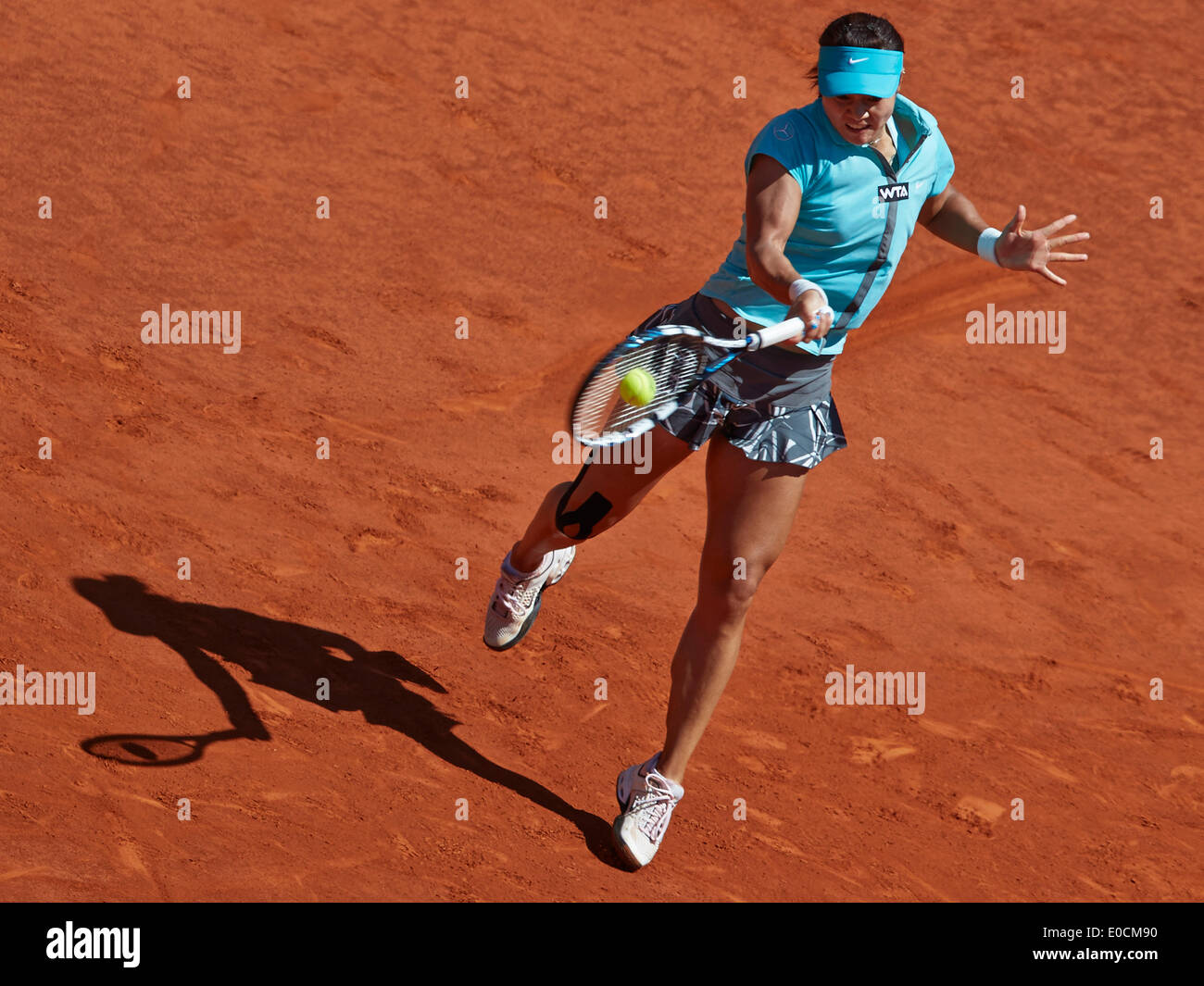 Madrid, Spanien. 9. Mai 2014. Na Li von China spielt eine Vorhand während des Spiels mit Maria Sharapova Russlands am 6. Tag der Madrid Open von La Caja Magica. Bildnachweis: Aktion Plus Sport/Alamy Live-Nachrichten Stockfoto