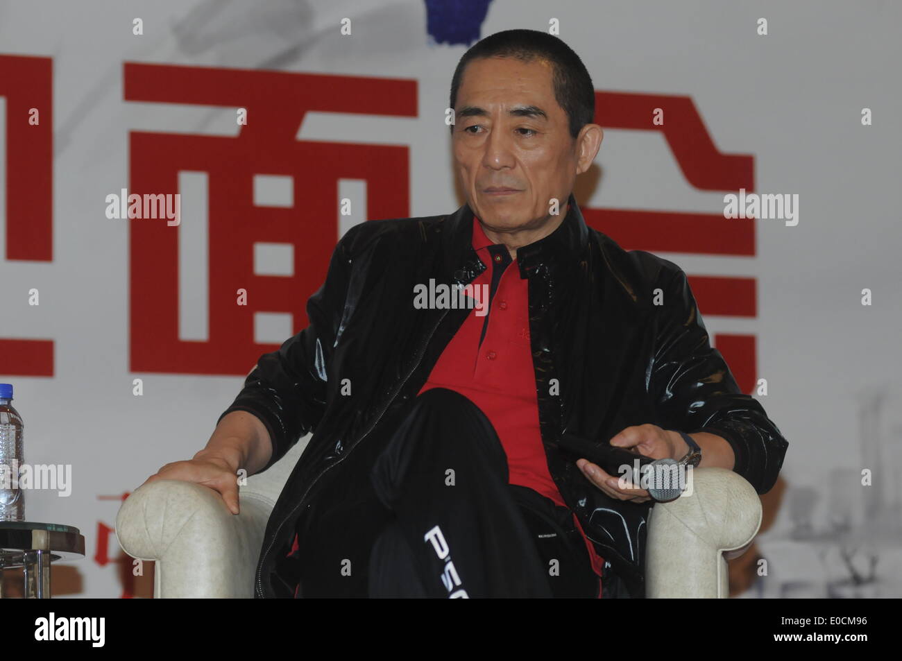 Peking, China. 7. Mai 2014. Regisseur Zhang Yimou, Chen Daoming Schauspieler und Schauspielerin Zhang Huiwen besuchen Pressekonferenz der Film Coming Home in Peking am Mittwoch, 7. Mai 2014. © TopPhoto/Alamy Live-Nachrichten Stockfoto