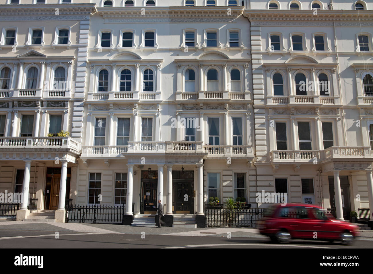 Taxi auf Ausstellung Road, South Kensington, London, England, Großbritannien Stockfoto