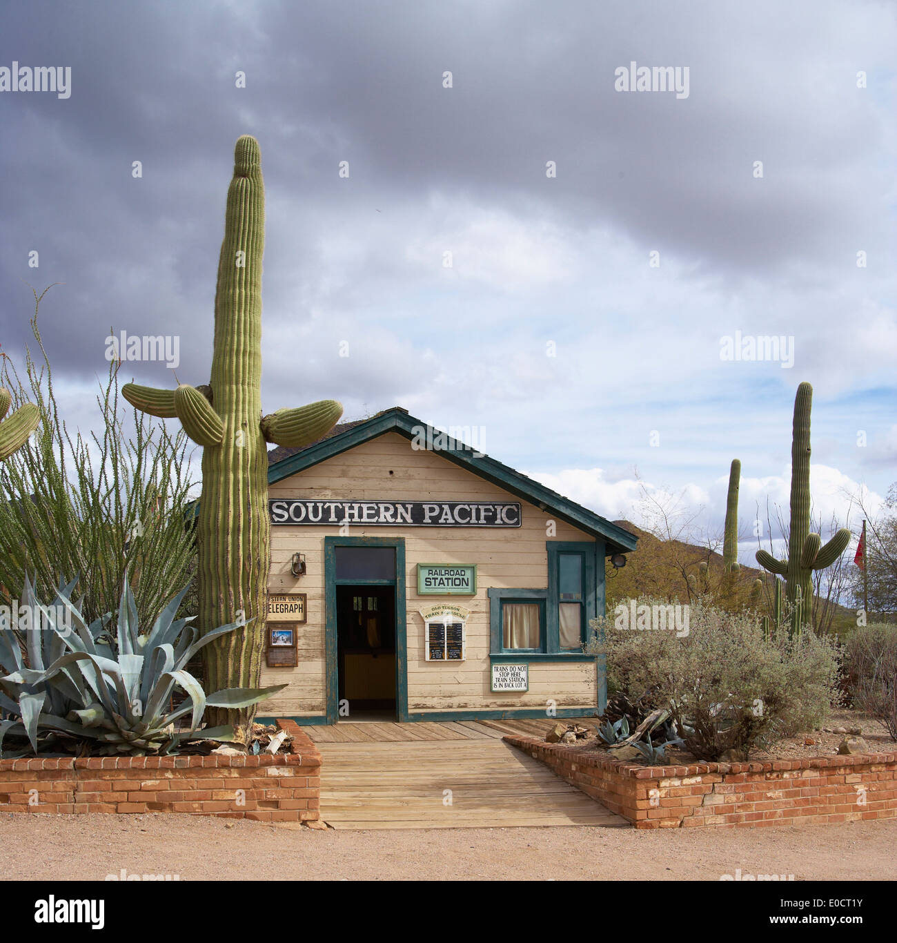 Holzhaus in einem Film Klangbild, Old Tucson Studios, Sonora-Wüste, Arizona, USA, Amerika Stockfoto