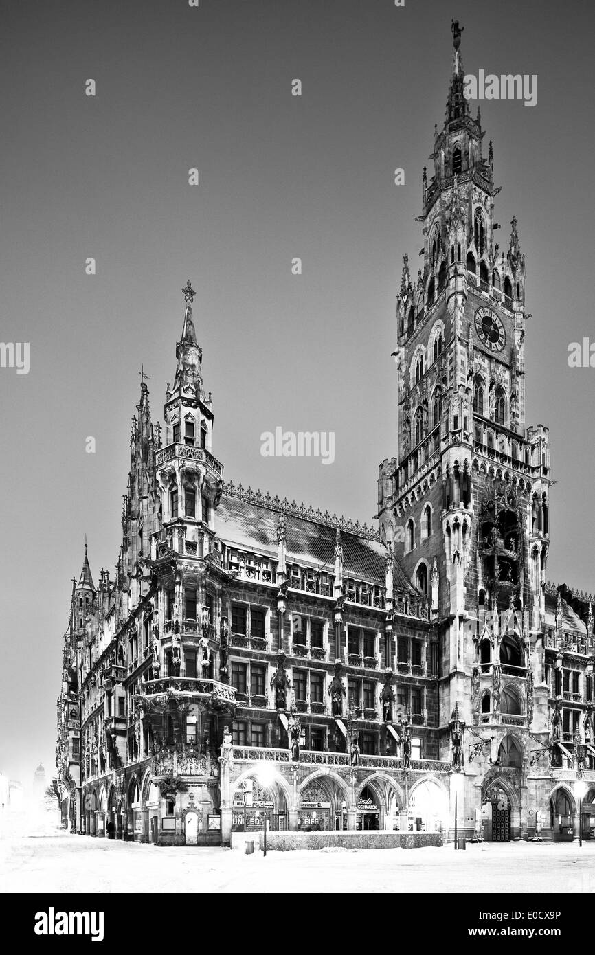 Rathaus Rathaus am Marienplatz in der Morgendämmerung im Winter, München, Upper Bavaria, Bavaria, Germany Stockfoto