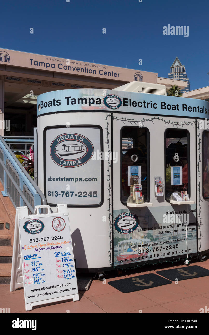 Elektrisches Boot mieten Kiosk, Marina in der Nähe von Tampa Convention Center, Tampa, FL, USA Stockfoto