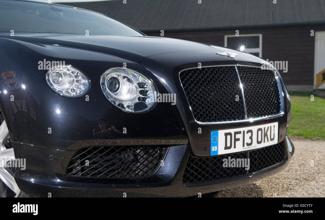 2013 Bentley GTC Luxus britische Cabrio vorne Stockfoto
