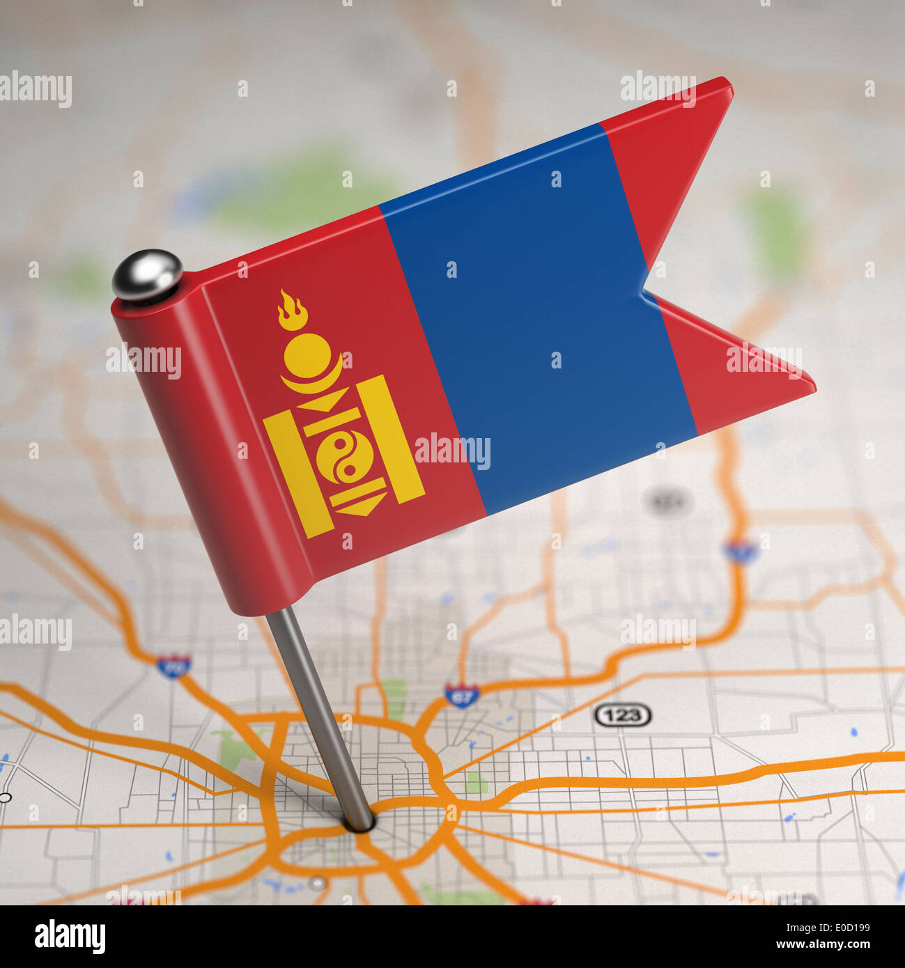 Mongolei kleine Flagge auf einem Kartenhintergrund. Stockfoto
