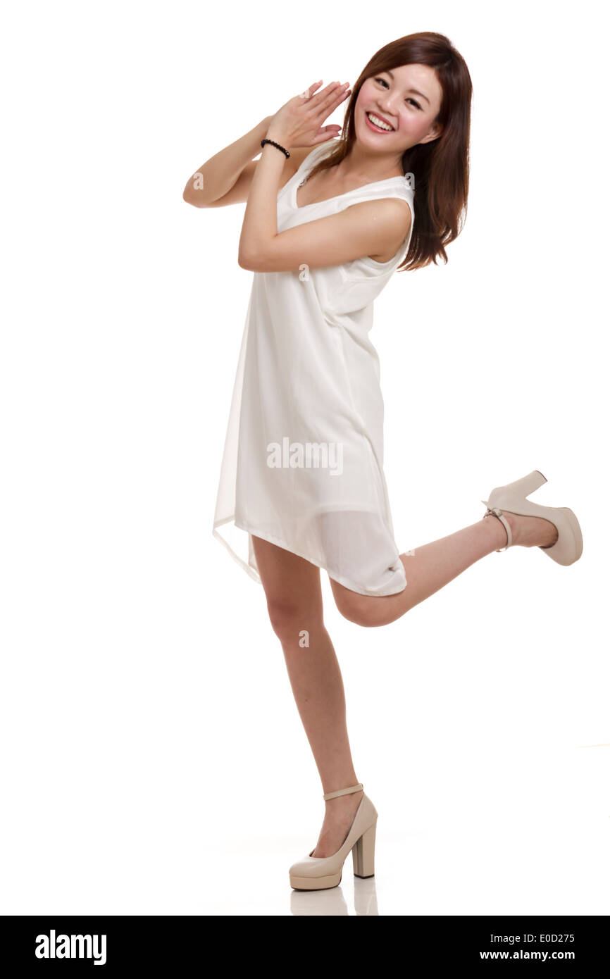 Woman kicking leg up Fotos und Bildmaterial in hoher Auflösung Alamy