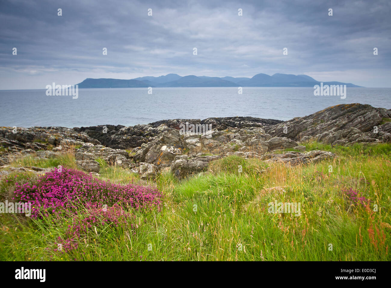 Zeigen Sie an der Küste bei Claonaig, Mull Of Kintyre Ost Rückblick in Richtung Isle Of Arran #9934 genommen an Stockfoto