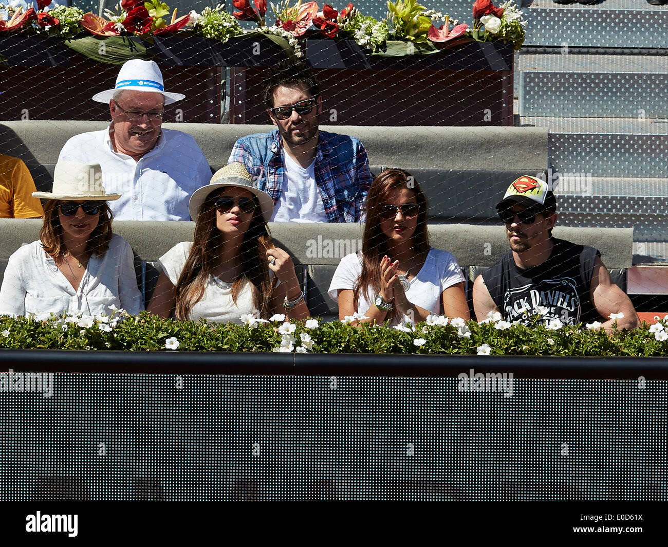 Madrid, Spanien. 9. Mai 2014. Sport-Journalist und Iker Casillas Freundin Sara Carbonero 2. L) folgt das Spiel zwischen Rafael Nadal aus Spanien und Tomas Berdych aus Tschechien am 6. Tag der Madrid Open von La Caja Magica. Bildnachweis: Aktion Plus Sport/Alamy Live-Nachrichten Stockfoto