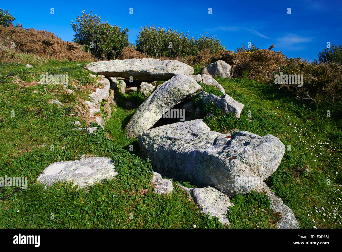 Obadiahs Grab, Obadiahs Barrow, Grabkammer auf der Insel Gugh, Isles of Scilly, Scillies, Cornwall im April Stockfoto