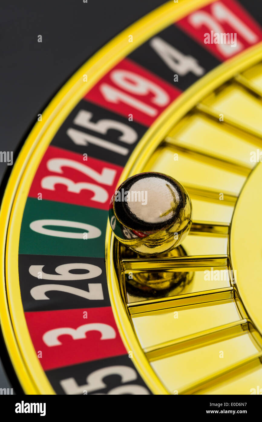 Der Zylinder ein Roulette Spiel des Zufalls in einem Casino spielen. Gewinn und Verlust wird per Zufall entschieden. Anzahl der Null, alles Los Stockfoto