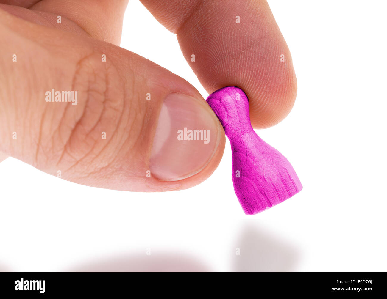 Hölzerne Bauer mit einer Volltonfarbe Malerei rosa Stockfoto