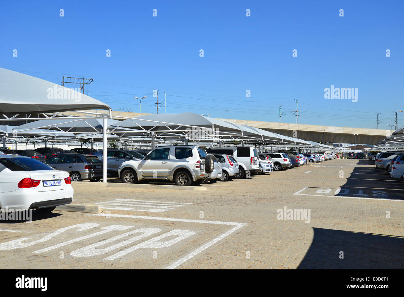 Parkplatz am Rhodesfield Gautrain Station, Rhodesfield, Kempton Park, Provinz Gauteng, Südafrika Stockfoto