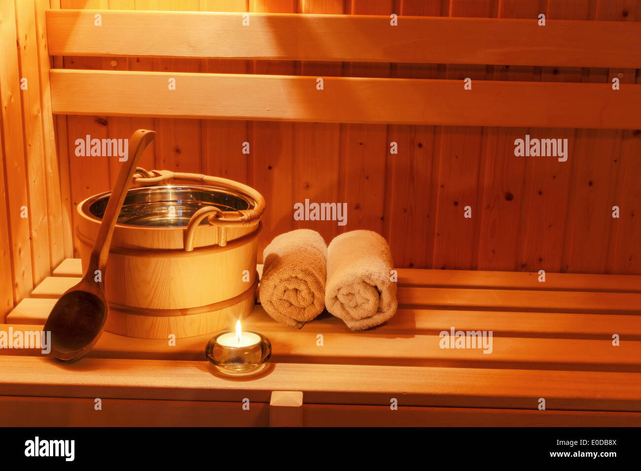 Komfortable Athmosphaere in der Saune in einem Spa-Bereich des Wellness-Hotels. Erholung und entspannen des alltäglichen Lebens., Gemuetl Stockfoto