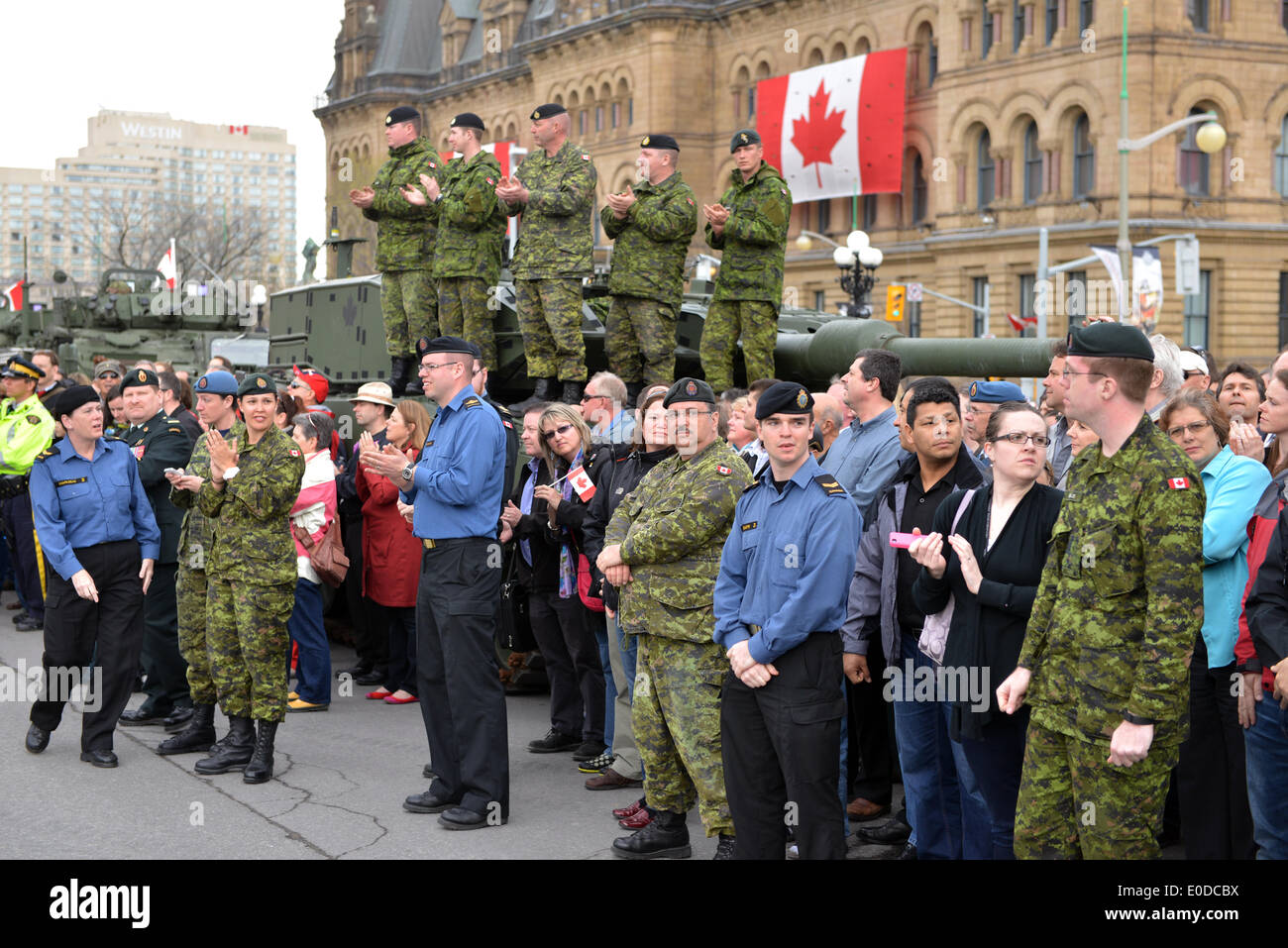 Ottawa, Kanada. 9. Mai 2014. Soldaten, die in der kanadischen Streitkräfte in Afghanistan gedient wurden geehrt am Parliament Hill während der nationale Tag der Ehre 9. Mai 2014 in Ottawa, Kanada Kredit: Paul McKinnon/Alamy Live News Stockfoto