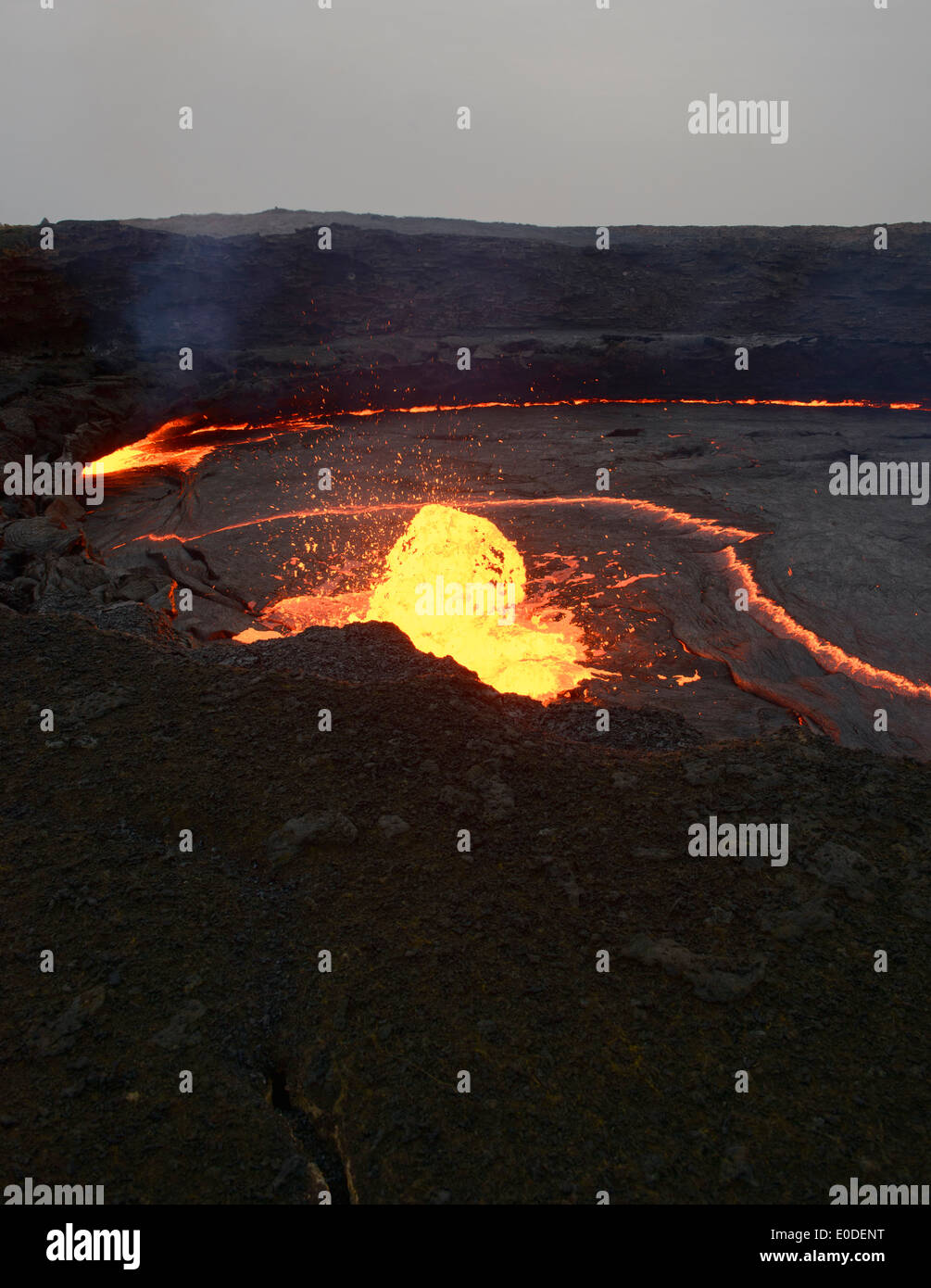 die lebenden Lavasee im Krater des Vulkans Erta Ale in der Danakil-Senke, Äthiopien Stockfoto