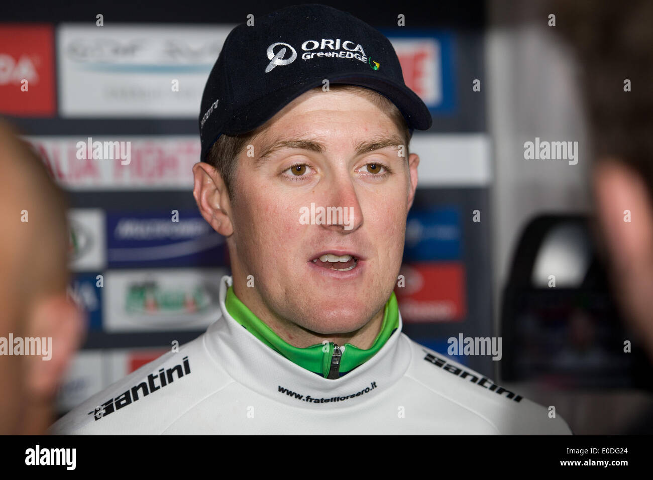 Belfast, Nordirland. 9. Mai 2014. Luke Durbridge von Orica-GreenEdge bekommt das weiße Trikot für den besten Nachwuchsfahrer in dem Team Time Trial Phase 2014 Giro d ' Italia Credit: Bonzo/Alamy Live News Stockfoto