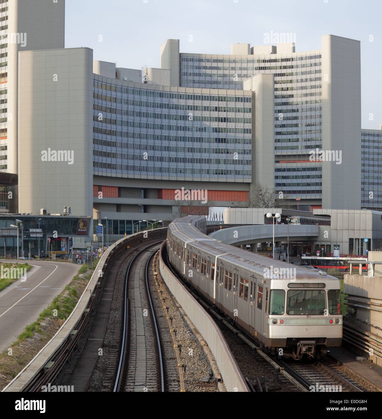 U-Bahn, UNO City, Wien, Österreich - U-Bahn, UNO City, Wien, Österreich Stockfoto