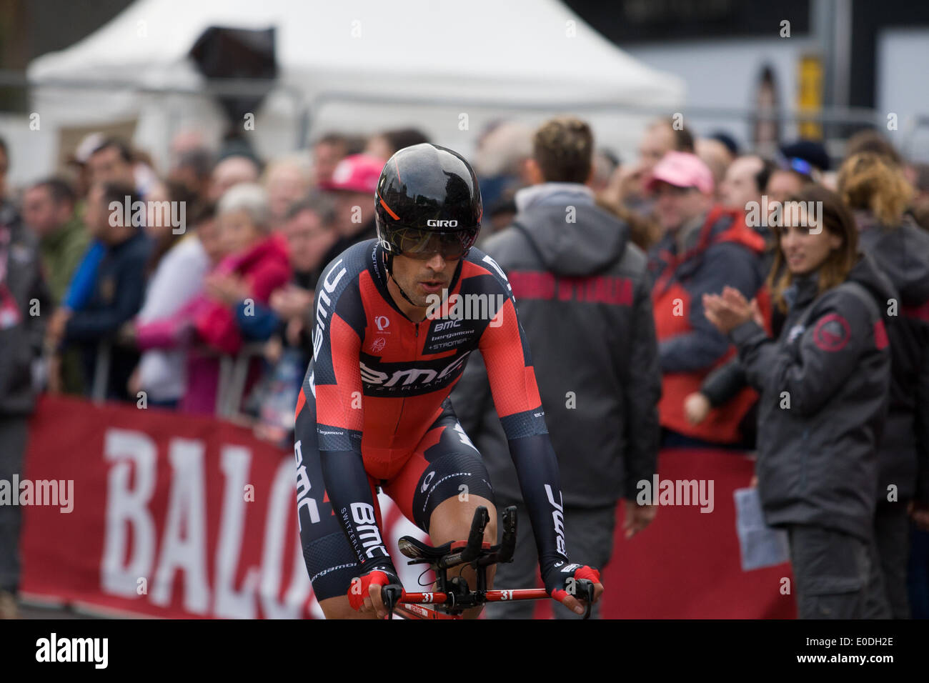 Der Belfast City Hall UK. BMC Racing wie an der Ziellinie dem Team Time Trial Phase 2014 eintreffen am Giro d ' Italia Credit: Bonzo/Alamy Live News Stockfoto