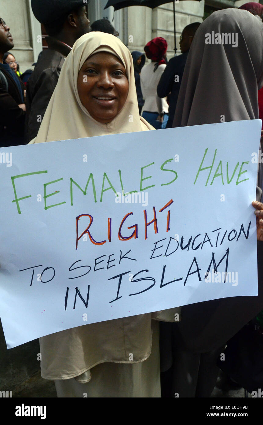 London, UK, 9. Mai 2014, bringen unsere Girls Protest vor dem nigerianischen Botschaft Credit: JOHNNY ARMSTEAD/Alamy Live News Stockfoto