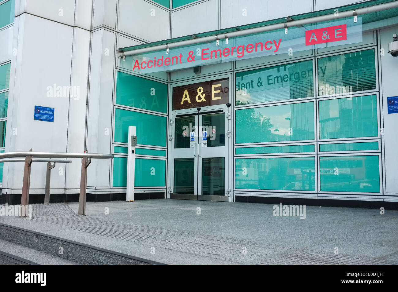 Der Eingang zum University College Hospital Unfall & Notaufnahme, Euston Road, London, UK. Stockfoto