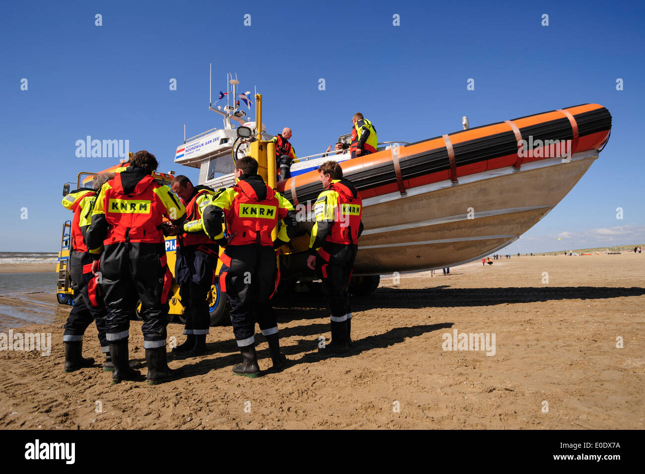 Rettungsschwimmer und Rettungsboot am Strand, Noordwijk Aan Zee, Niederlande Stockfoto