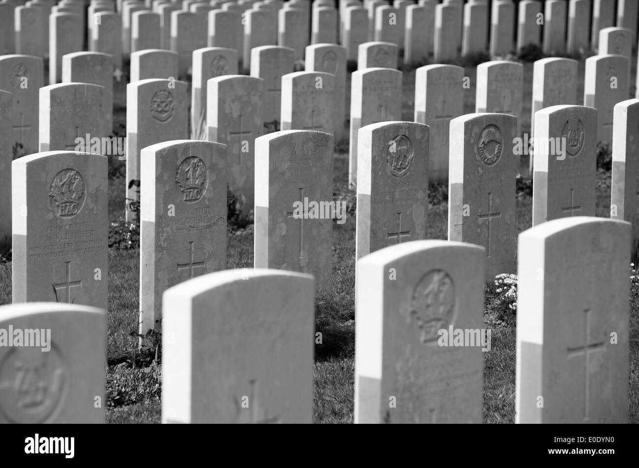 Grabsteine von Soldaten des ersten Weltkriegs, Ypern, Belgien Stockfoto