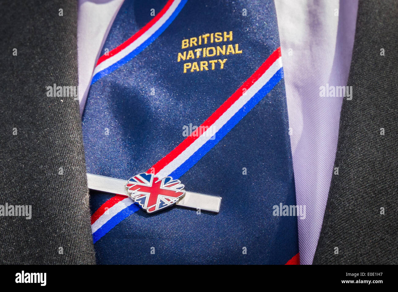 Hemel Hempstead, Großbritannien. 10. Mai 2014. British National Party (BNP) Protest gegen möglichen Moschee-Standort in Hemel Hempstead UK Credit: Guy Corbishley/Alamy Live News Stockfoto