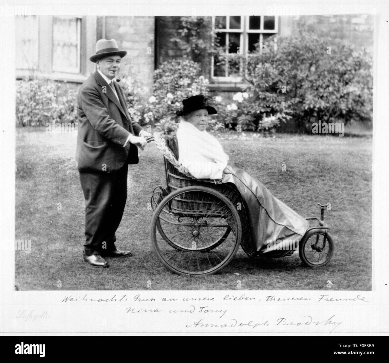 Eine historische Fotografie von Anna und Adolph Brodskij, die einen Moment in ihrem Leben festhalten. Die Brodskijs waren Teil der jüdischen Gemeinde, und das Bild spiegelt ihre historische und kulturelle Bedeutung im Kontext ihrer Ära wider. Stockfoto