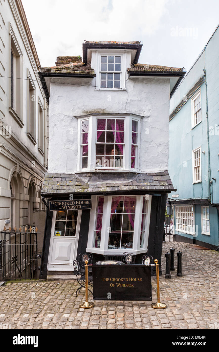 Crooked House of Windsor gebaut im Jahre 1592 ein Restaurant auch bekannt als Market Cross House - Windsor, Berkshire Stockfoto