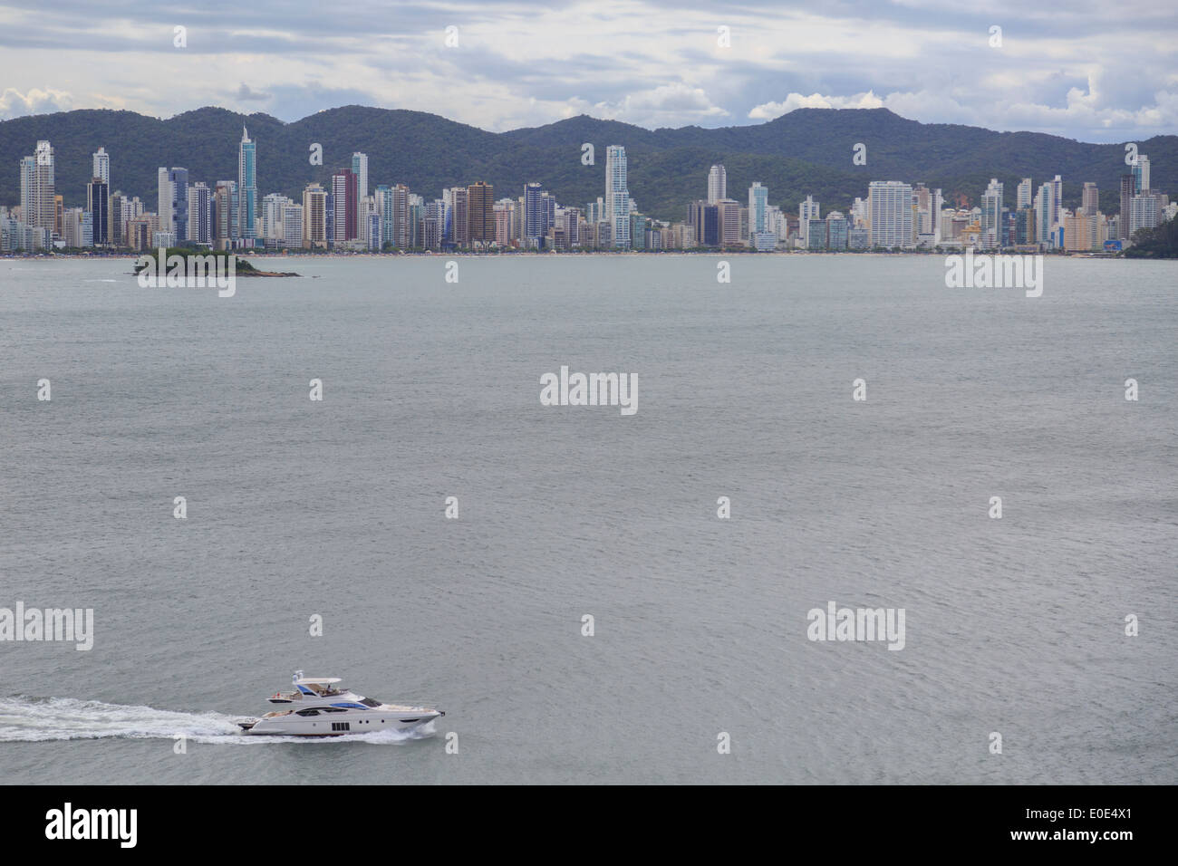 America del Sur Balneario de Camboriu Brasilien Brasilien Gebäude Florianópolis Lateinamerika Santa Catarina Meer Südamerika Sur A Stockfoto America del Sur Balneario de Camboriu Brasilien Brasilien Gebäude Florianópolis Lateinamerika Santa Catarina Meer Südamerika Sur A Stockfoto