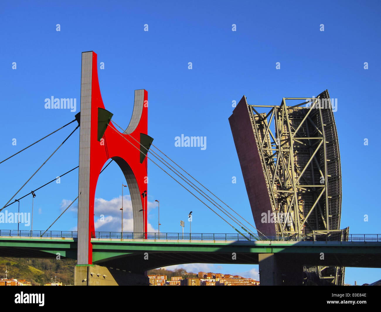Puente De La Salve - La Salve Brücke neben dem Guggenheim Museum in Bilbao, Vizcaya, Baskisches Land, Spanien Stockfoto