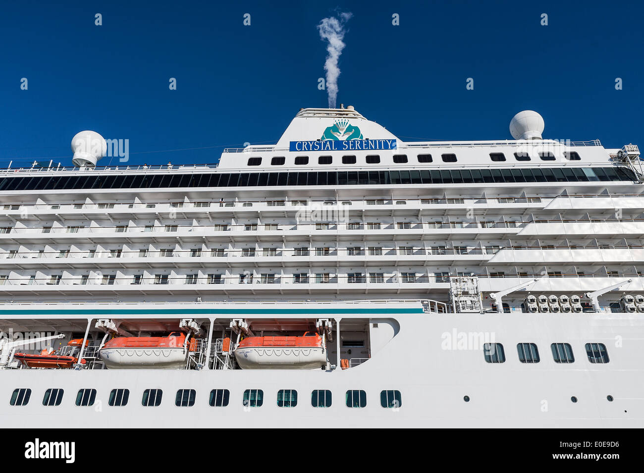 Crystal Serenity Kreuzfahrtschiff bereitet sich Hafen zu verlassen. Stockfoto