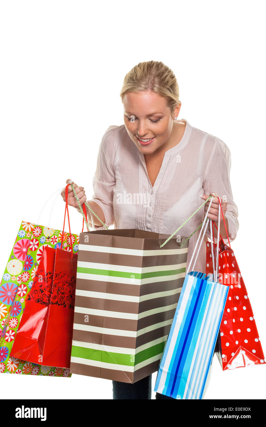 Eine junge Frau kommt zurück mit vielen Tragetaschen Stockfoto