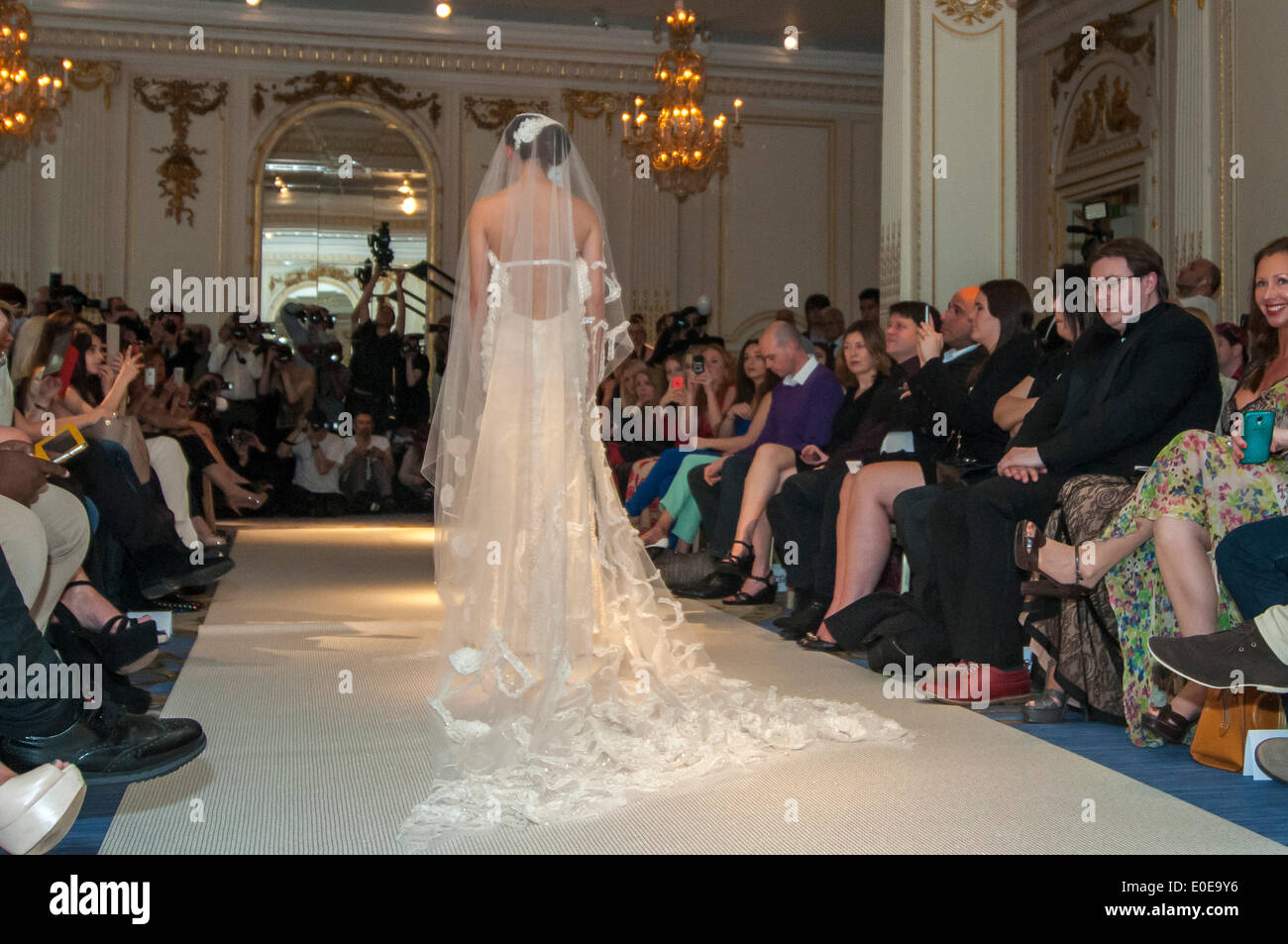 London, UK, 10. Mai 2014. Eine Modenschau findet im Mandarin ...