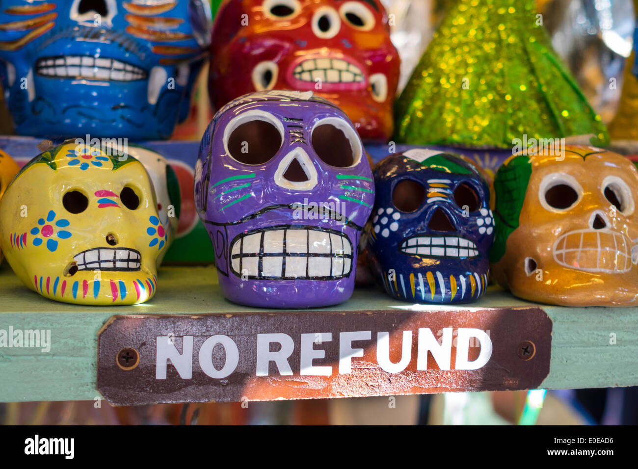 Los Angeles California, Los Angeles Plaza Historic District, mexikanisches Erbe, Olvera Street, plaza, Marktplatz, mexikanisches Kunsthandwerk, Shopping Shopper s Stockfoto