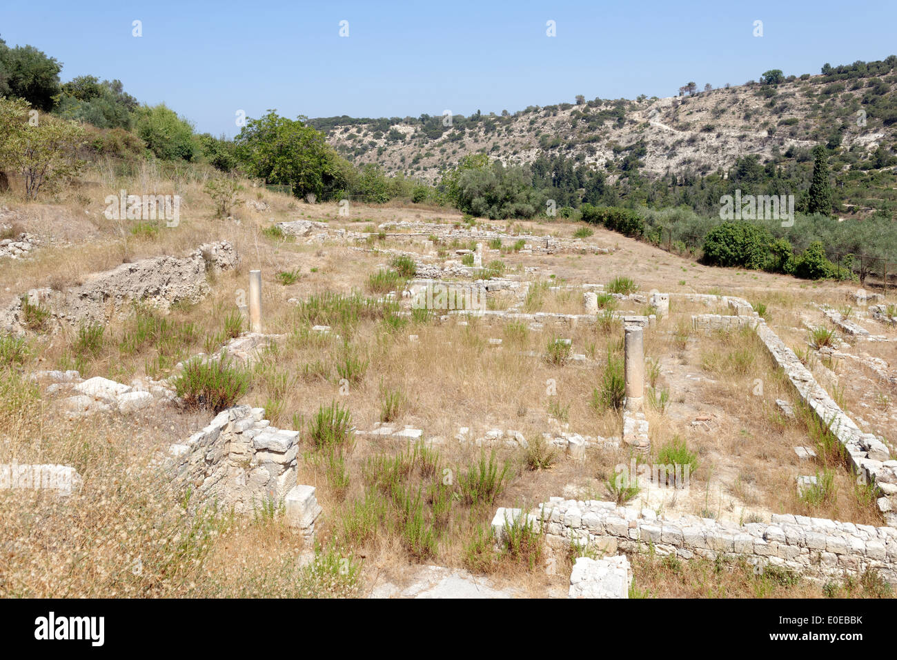 Die frühchristliche Basilika am archäologischen steht vor Ort antiken Eleutherna Kreta Griechenland drei – dreischiffigen byzantinischen Stockfoto