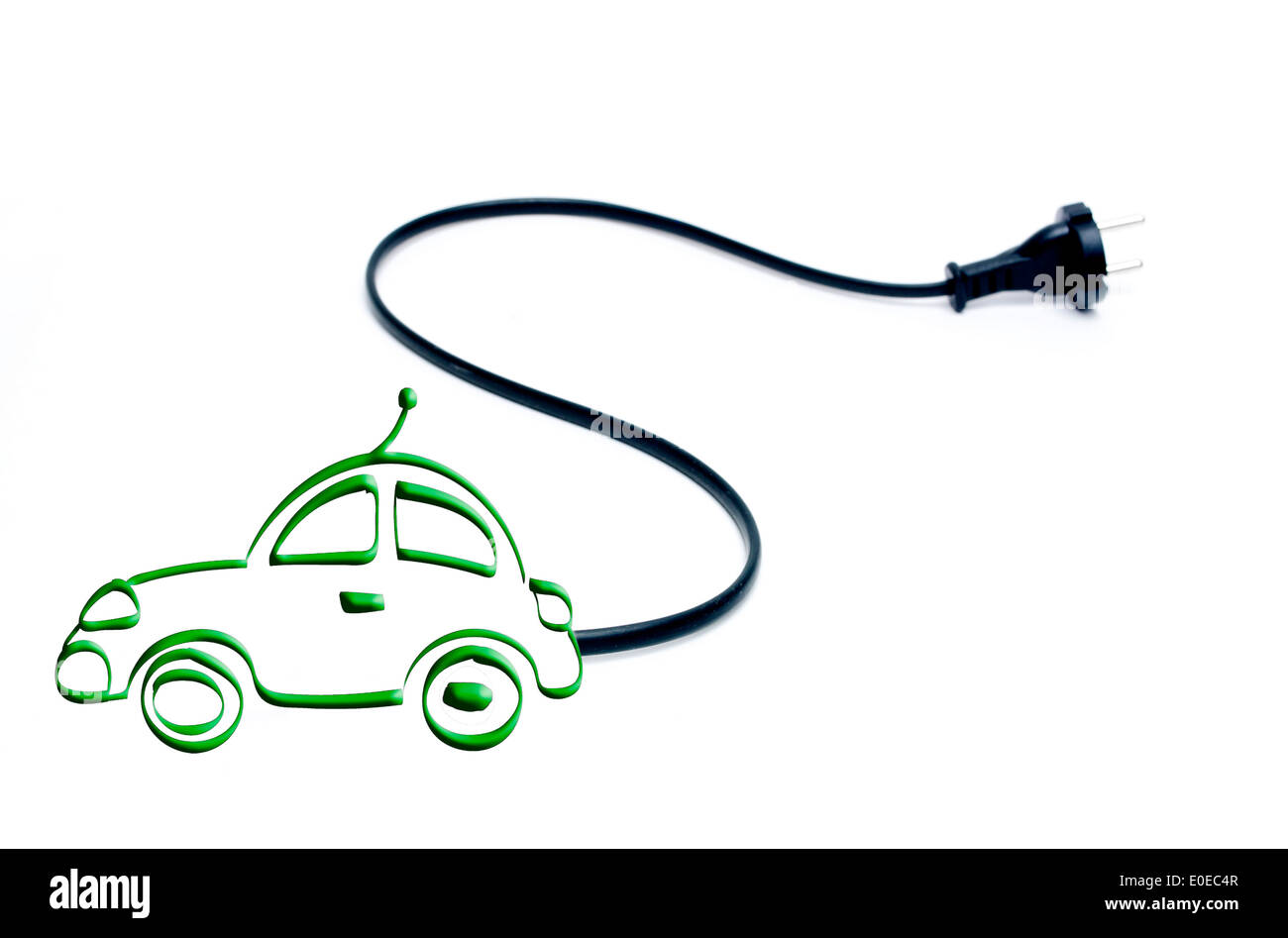 Elektroauto mit Ladestecker, das nachhaltige Verkehrskonzepte veranschaulicht Stockfoto