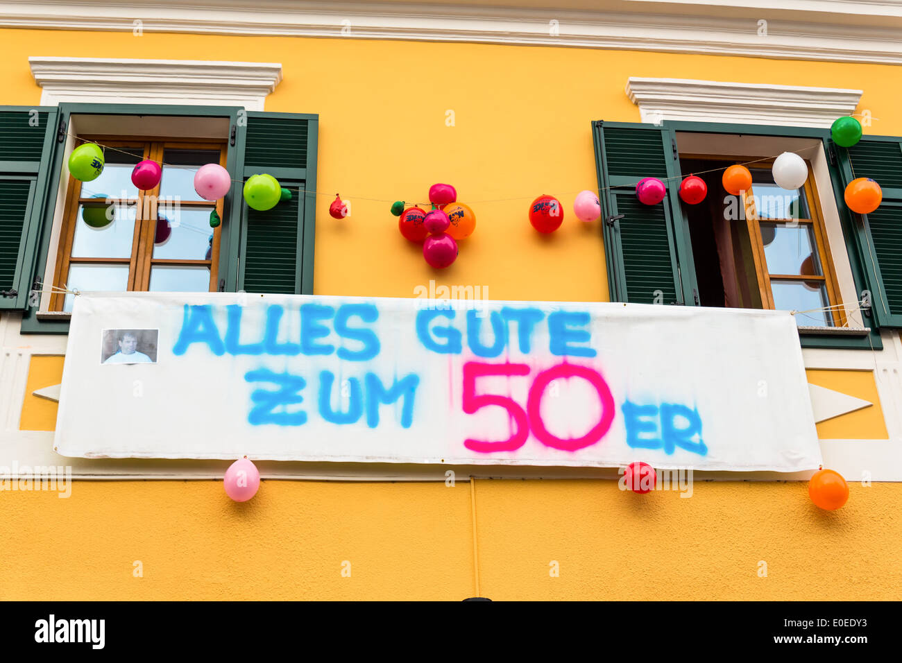 Herzlichen Glückwunsch zum Geburtstag, Plakat an einer Hauswand, Glueckwuensche Zum Frowein, Plakat ein Einer Hauswand Stockfoto