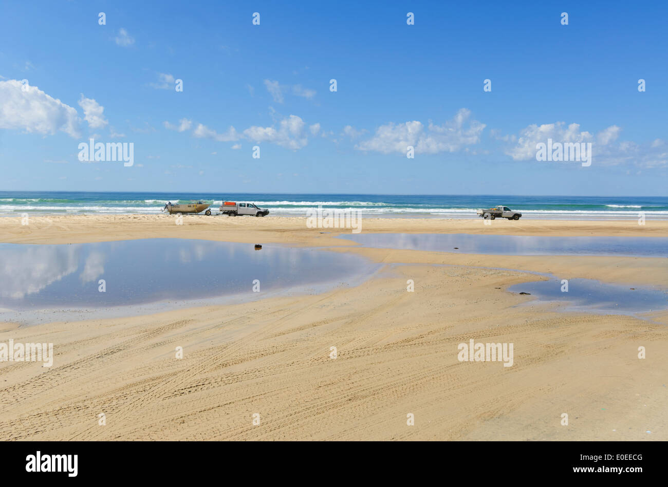4-Rad-Antrieb Sand fahren auf den Strand, Eurong, Fraser Island, Queensland, Queensland, Australien Stockfoto