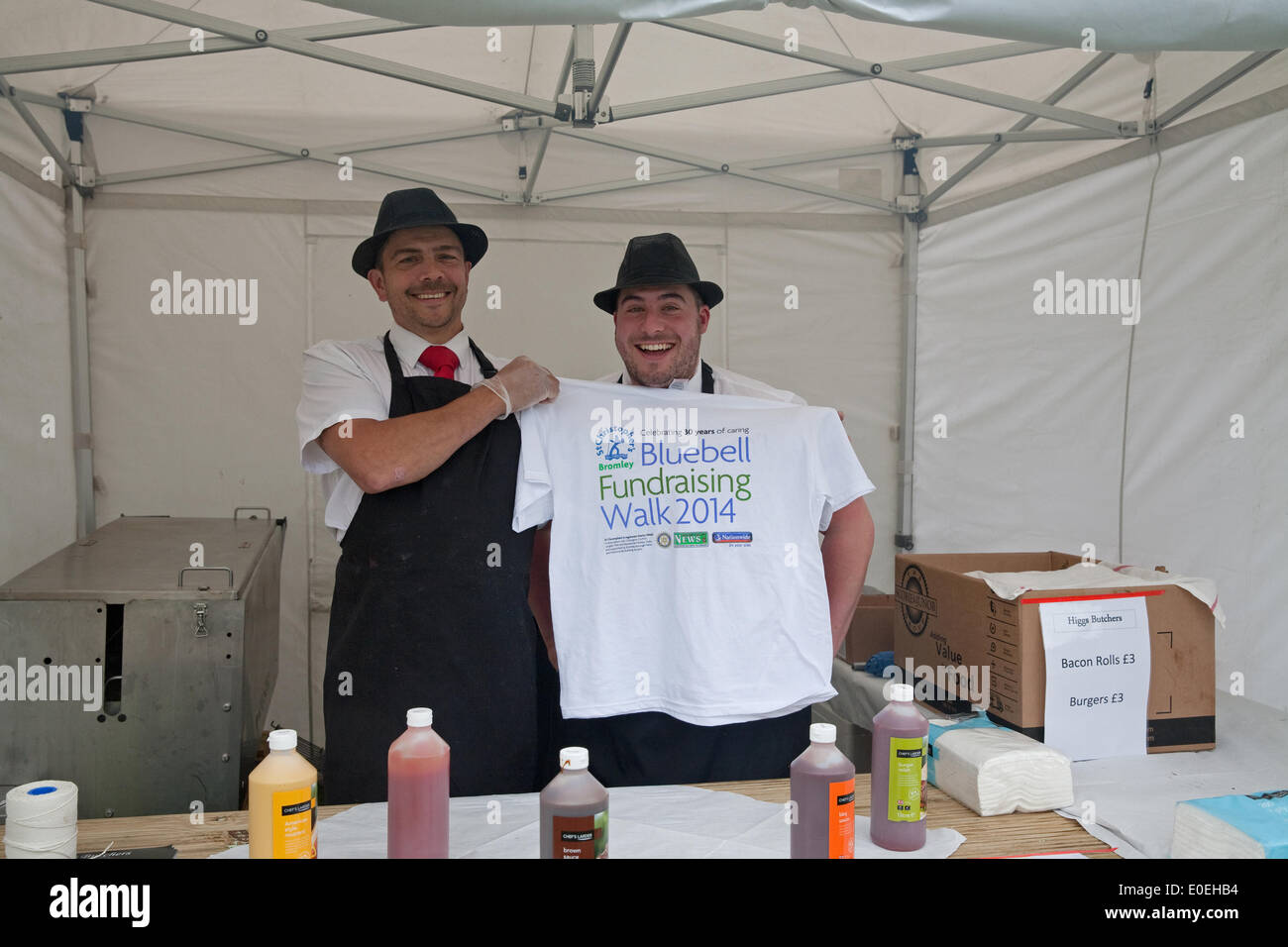 Cudham, UK. 11. Mai 2014. Speck rollt und Hamburger waren zum Verkauf um Geld für St Christophers Hospiz während der Bluebell Wal Credit: Keith Larby/Alamy Live News Stockfoto