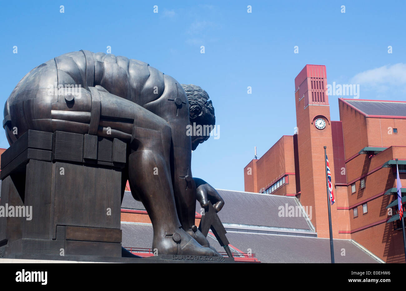 Eduardo Paolozzi Statue "Newton" außerhalb der British Library Euston Road London England UK Stockfoto