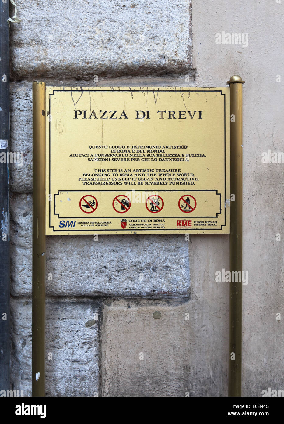 Schild Piazza di Trevi, Rom, Italien - Zeichen Piazza di Trevi, Rom, Italien Stockfoto