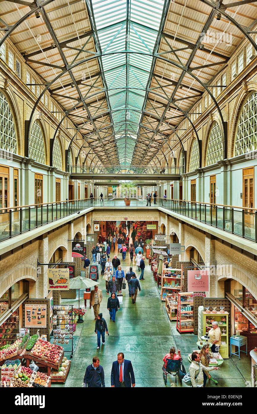 Shopper, Ferry Building Market, San Francisco, Kalifornien USA Stockfoto