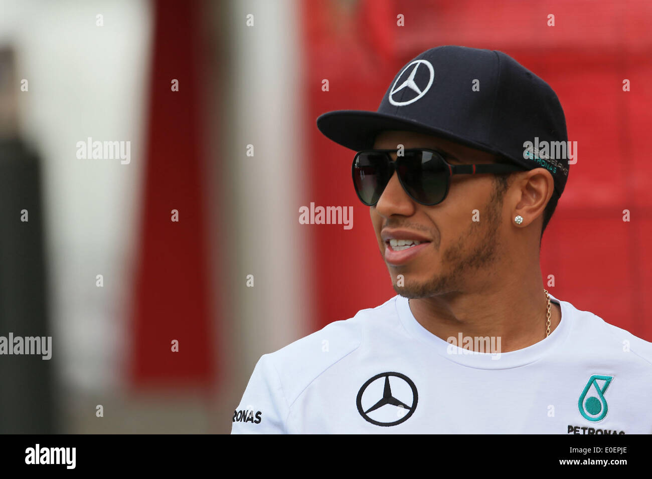 Circuit de Barcelona-Catalunya, Barcelona, Spanien. 11. Mai 2014. Spanische Formel 1 Grand Prix. Lewis Hamilton nimmt seinen Mercedes AMG Petronas F1 W05, 1. Platz auf dem Podium Credit: Action Plus Sport/Alamy Live News Stockfoto