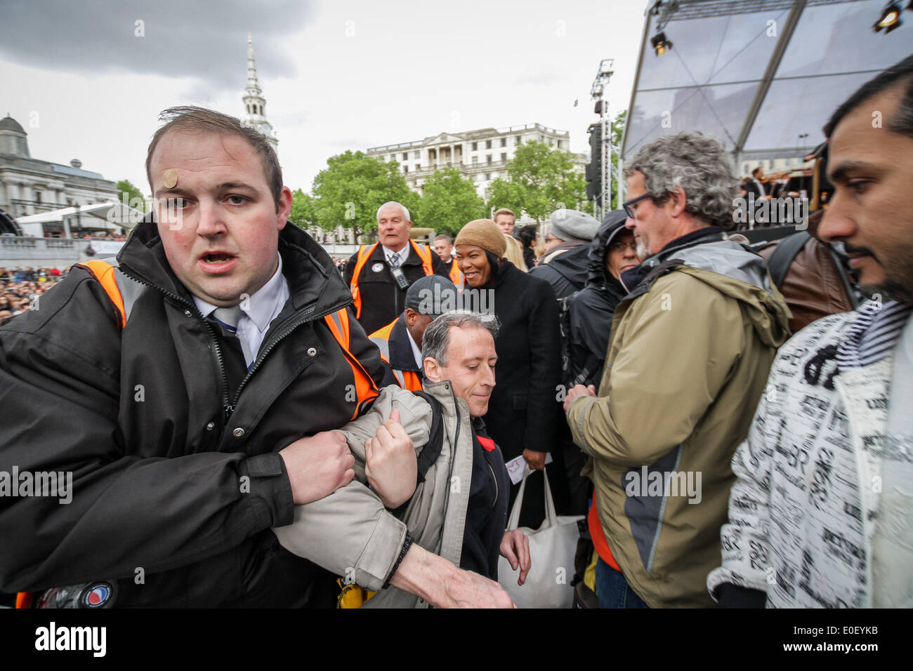 London, Großbritannien. 11. Mai 2014. Ukrainische Euromaidan Protest mit Peter Tatchell gegen pro-Putin Valery Gergiev in London Credit: Guy Corbishley/Alamy leben Nachrichten Stockfoto