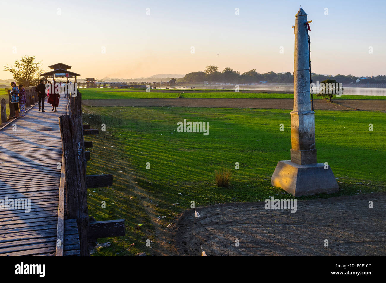 Säule am U Bein Brücke in der Nähe von Amarapura, Myanmar, Asien Stockfoto