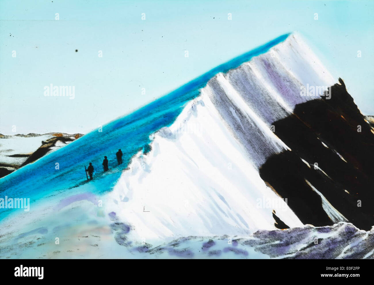 Ein alternatives Foto, das die historische Landschaft von Glittertind, Norwegen, mit seinen Gletschern, blauem Eis und bergigem Gelände zeigt. Das Bild ist Teil einer Sammlung antiker Fotografien, die Norwegens natürliche Schönheit, einschließlich der Region Jotunheimen, zeigen und einen Einblick in historischen Tourismus und Wanderungen bieten. Stockfoto