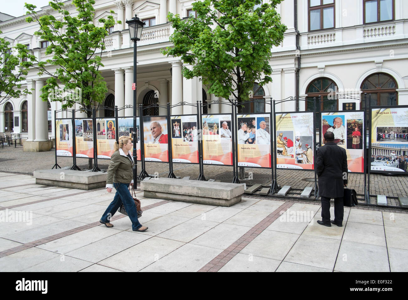Polnische Papst Heiligsprechung Fotoausstellung Warschau Stockfoto