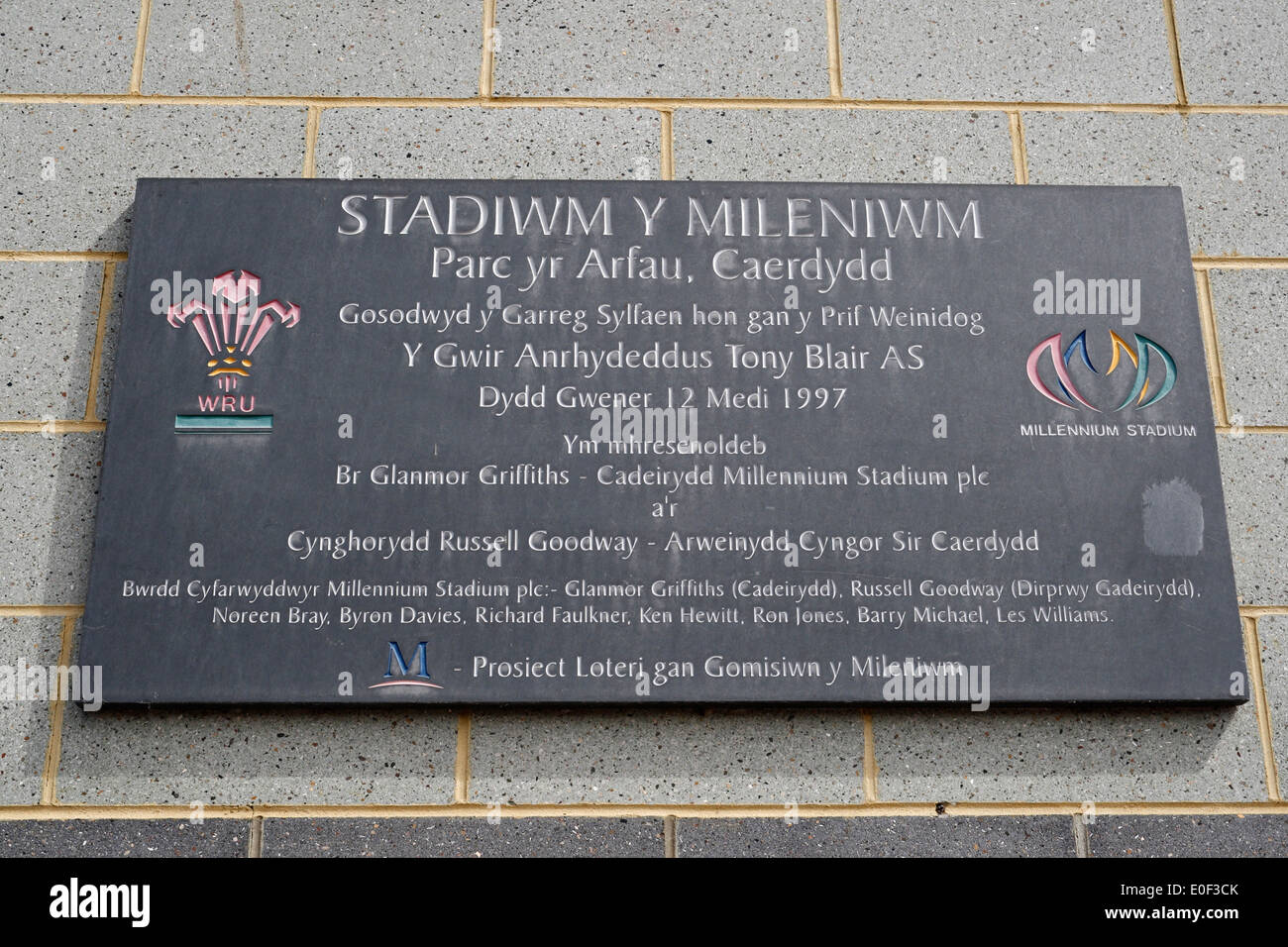 Gedenktafel zur Erinnerung an die Eröffnung des Millennium Stadium in Cardiff Wales Stockfoto